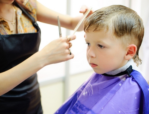 La « peur du coiffeur » chez les enfants